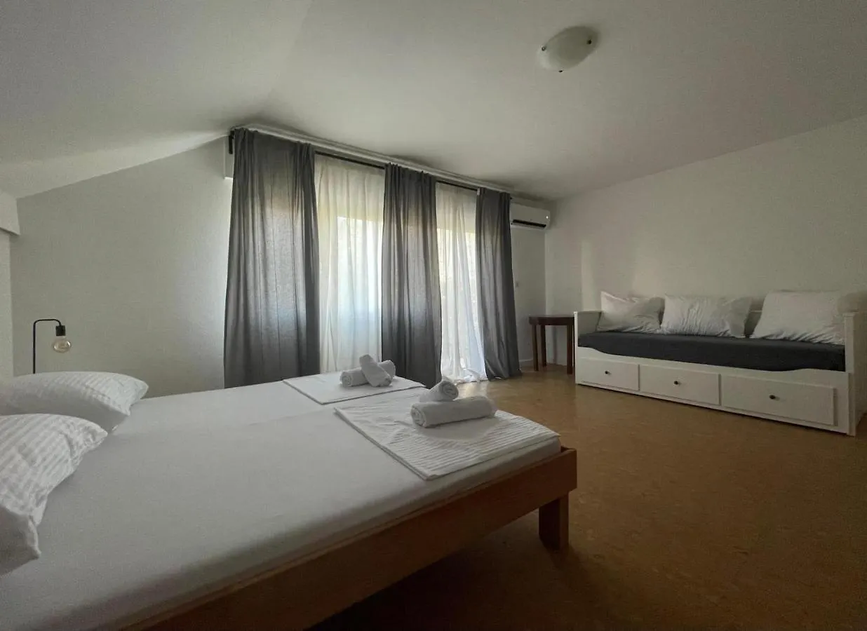 Sea Land 2 Apartman Trogir